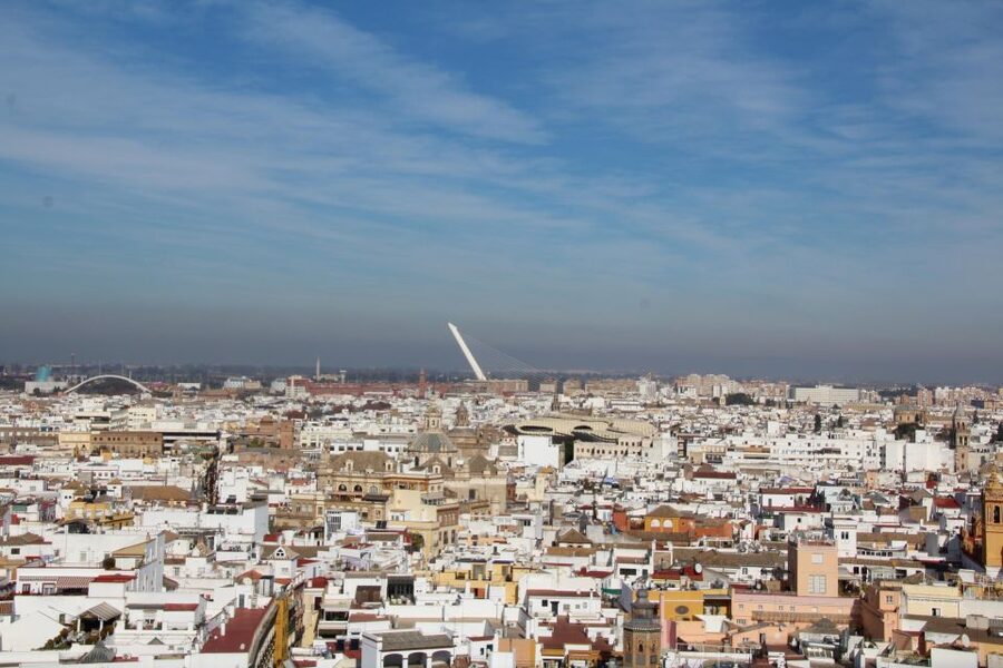 Seville: Cathedral and Giralda Skip-the-line Guided Tour - Crowds, Sundays, and the best way to use your hour