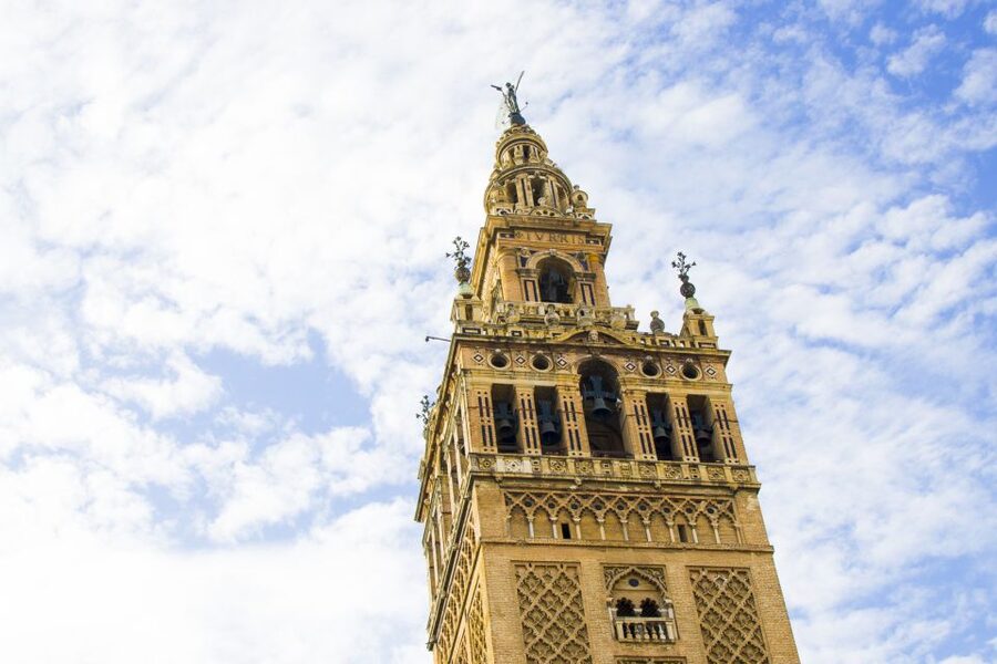 Seville Cathedral and Giralda Tower Guided Tour and Tickets - Inside the cathedral: reading 600 years of change