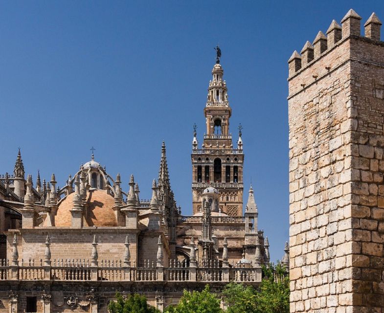 Seville: Cathedral, Giralda & Alcázar Guided Tour - The Giralda, from minaret to bell tower