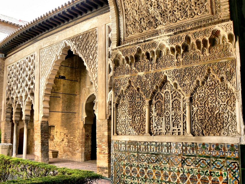 Seville: Cathedral, Giralda & Alcázar Guided Tour - What the guides add