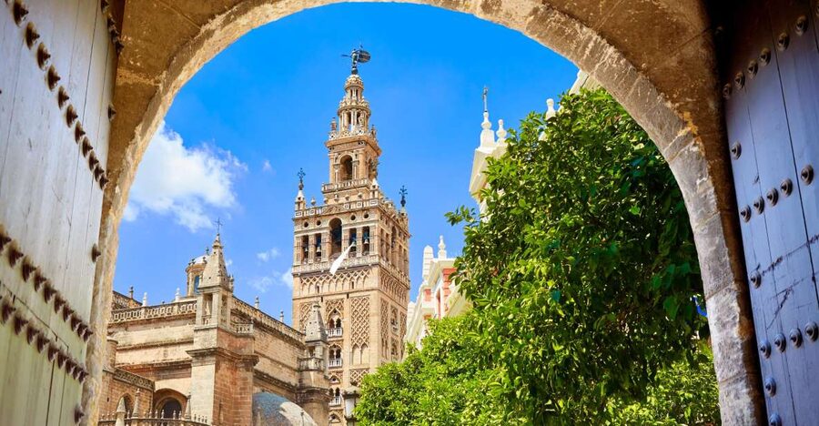 Seville: Cathedral, Giralda, and Alcazar Guided Tour - Key points to know before booking
