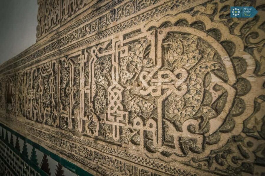Seville: Cathedral, Giralda, and Royal Alcázar Guided Tour - What the guides add to the buildings