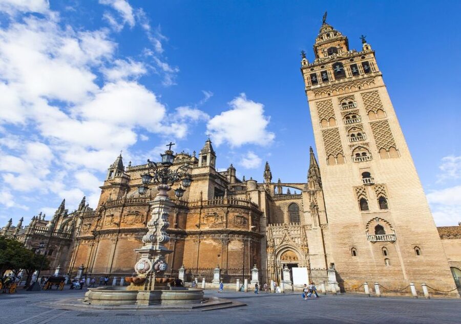 Seville: Cathedral & Giralda Guided Tour with Entry Tickets - The golden Capilla Mayor altar