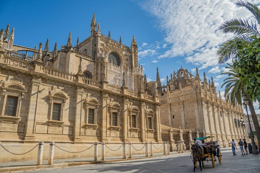 Seville: Cathedral & Giralda Guided Tour with Tickets - Seville Cathedral: Gothic scale and artistic detail