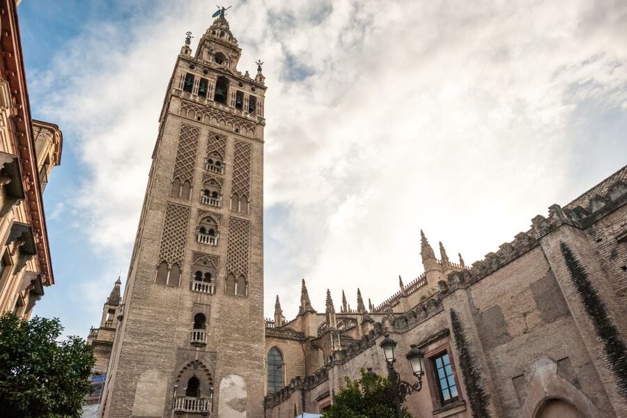 Seville: Cathedral Guided Tour with Priority Access - The December 4 to 7 warning