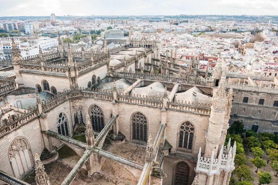Seville: Cathedral Guided Tour with Priority Access - Climbing the Giralda after the guide leaves