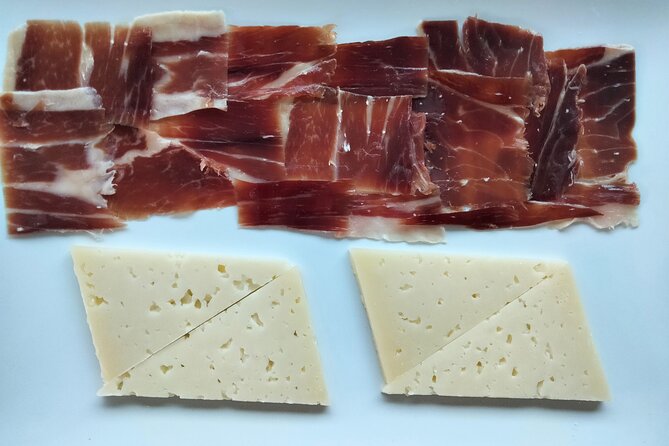 Seville: Cruise along the Guadalquivir River with appetizer - Quick points before you book