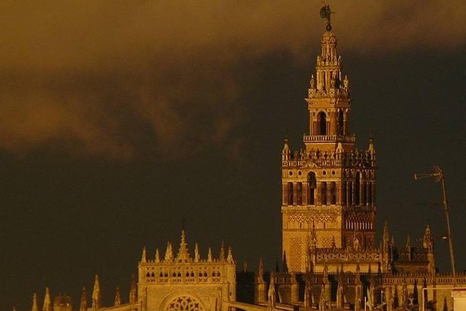 Seville Evening Historical Tour with Haunted History - Through Santa Cruz, where the stories do the real work