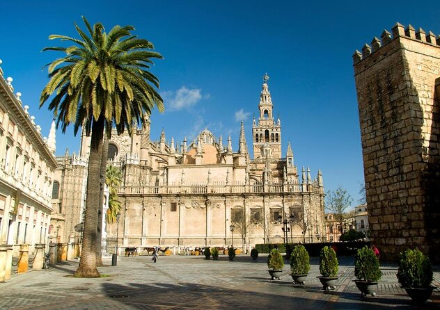 Seville Evening Historical Tour with Haunted History - Starting at Plaza del Triunfo at 7:00 pm