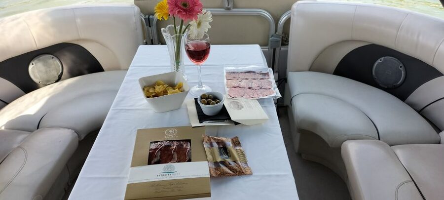 Seville: Exclusive River Boat Tour with Tapas - Finding the jetty beside Triana Bridge