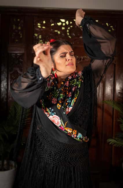 Seville: Flamenco Show at Tablao Almoraima in Triana - Entering Sala Flamenca Almoraima