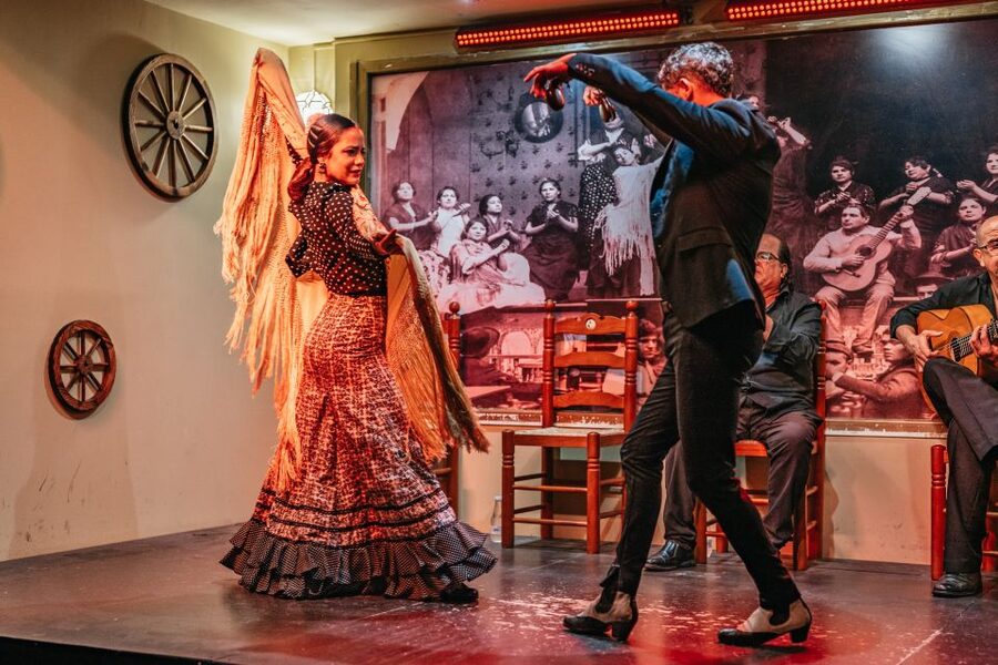 Seville: Flamenco Show with Andalusian Dinner at La Cantaora - Why La Cantaora works for a first flamenco night