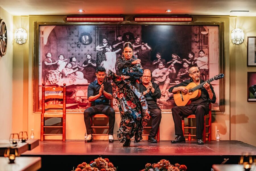 Seville: Flamenco Show with Andalusian Dinner at La Cantaora - The old Café Cantante atmosphere