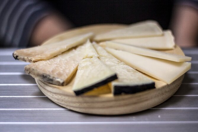 Seville Food Tour: Vermut, Churros & 10+ Tasty Local Dishes - The guides make the difference