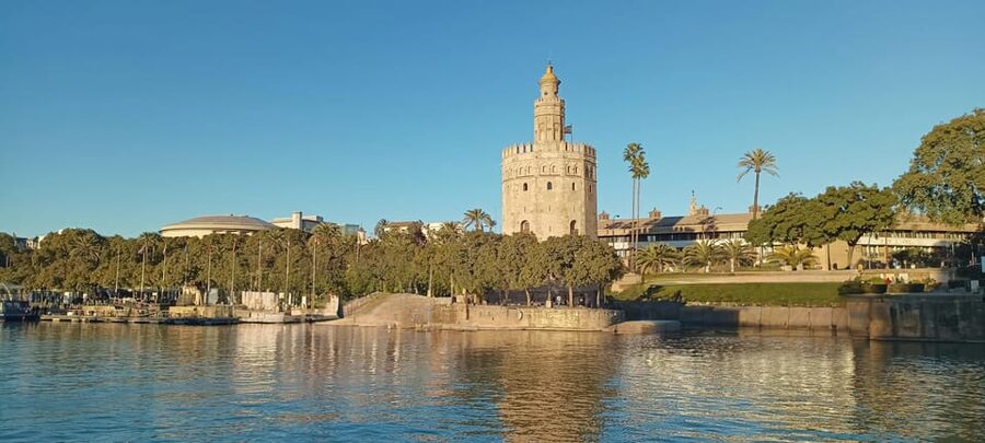 Seville: Guadalquivir Boat Tour with Optional Lunch/Dinner - Sunset, weather, and the best time to go