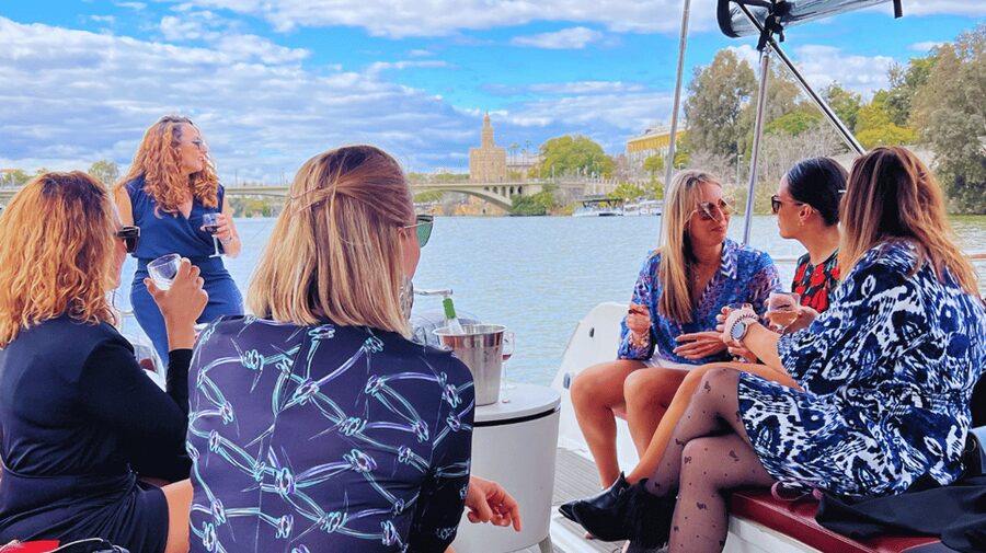 Seville: Guadalquivir River Boat Tour - Calle Betis, Triana Bridge, and Barrio de Triana