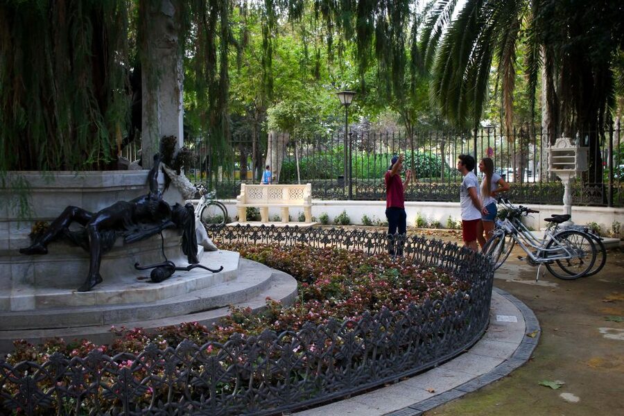 Seville: Guided Sunset Bike Tour - Plaza de Toros and the Cathedral area