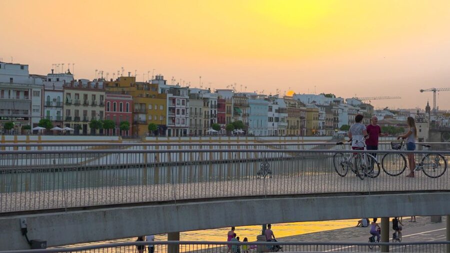 Seville: Guided Sunset Bike Tour - Plaza de España and the wider city