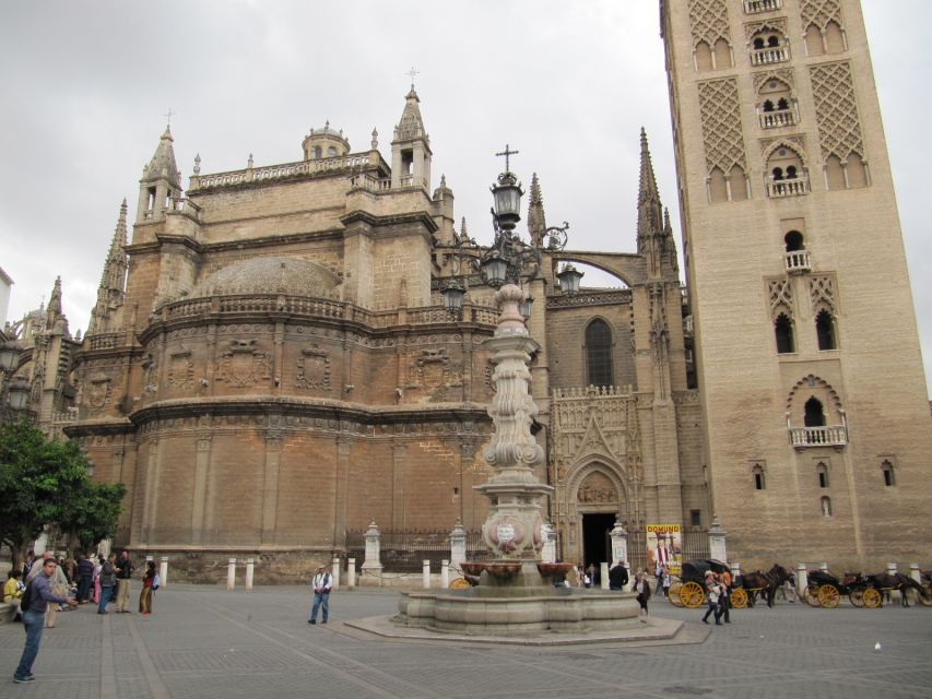 Seville: Guided Tour with Cathedral & Giralda Entrance - What 75 minutes feels like in practice