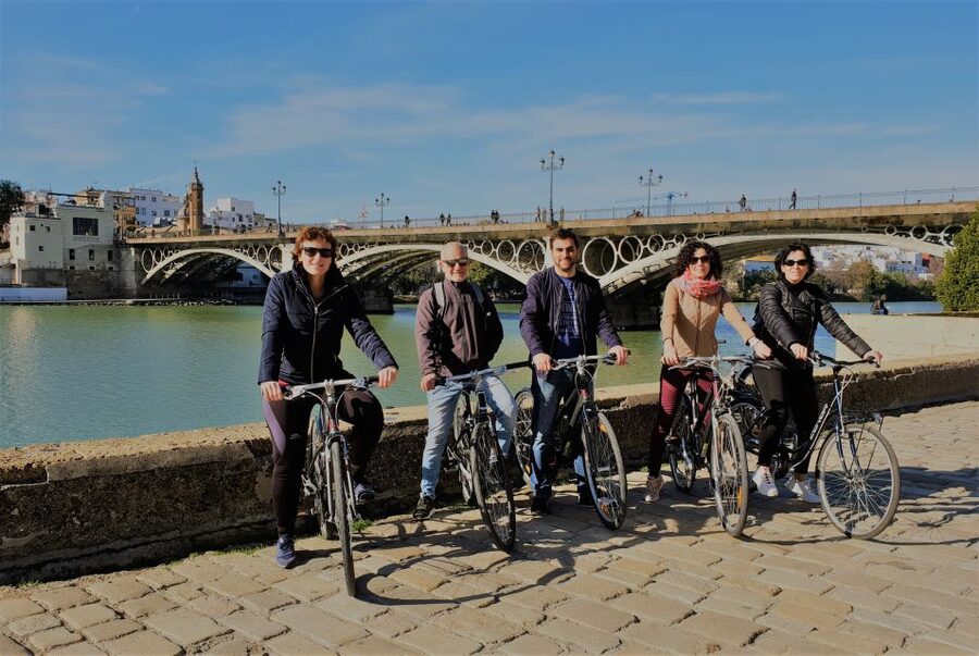 Seville: Highlights Bike Tour with Local Guide - Why a bike is useful in Seville