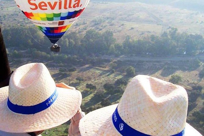 Seville Hot-Air Balloon Ride with Breakfast, Cava & Hotel Pick up - Watching Gloobo prepare the balloon