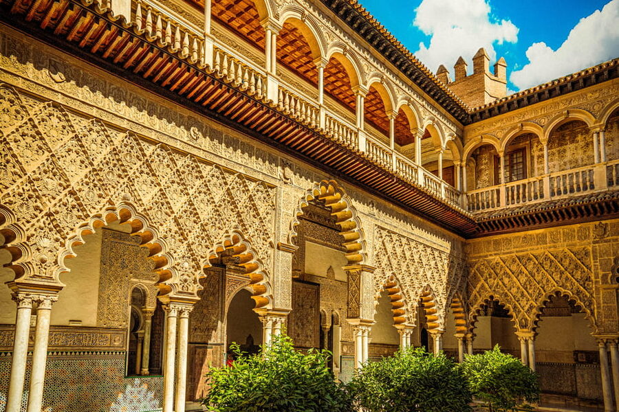 Seville: Priority Access Cathedral, Giralda & Alcázar Tour - Allow time for the Alcázar gardens