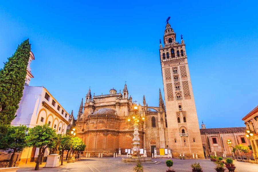Seville: Priority Access Cathedral & Giralda Tour - How the guide changes the visit
