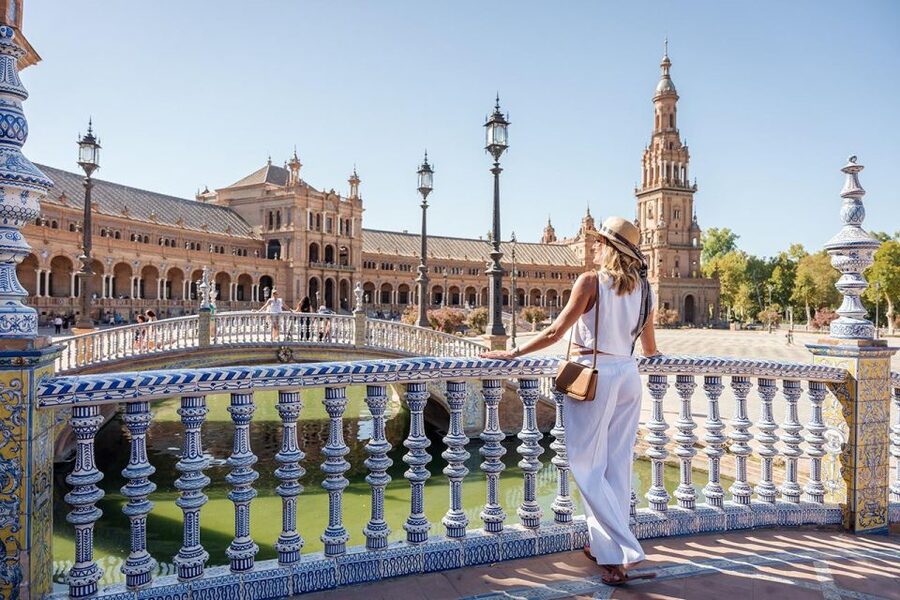 Seville: Professional Photoshoot - How the posing direction changes the experience