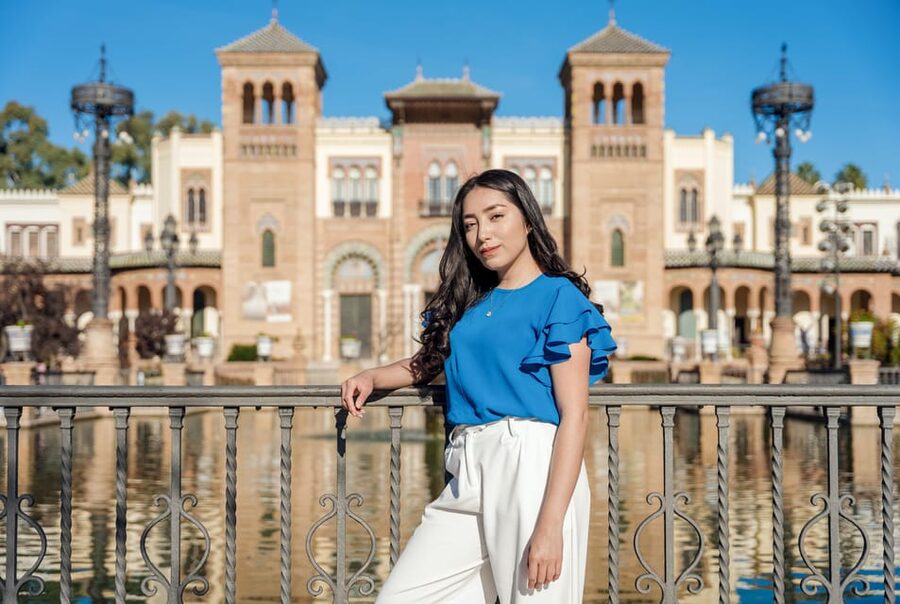 Seville: Professional Photoshoot at Plaza de España - Key points at a glance