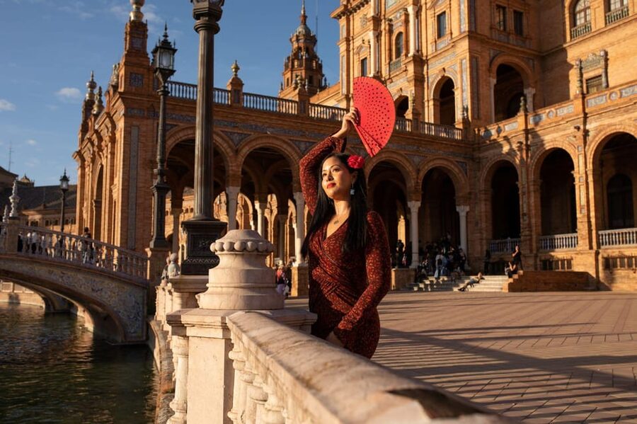 Seville: Professional Photoshoot at Plaza de España - Edited images, delivery, and buying extra photographs