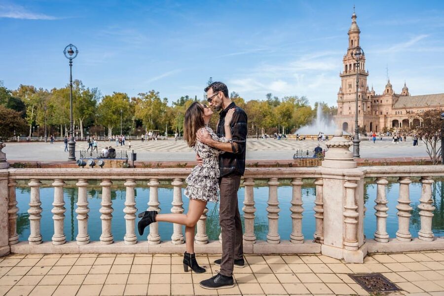 Seville: Professional Photoshoot at Plaza de España - Weather, closures, and the limits of a fixed appointment