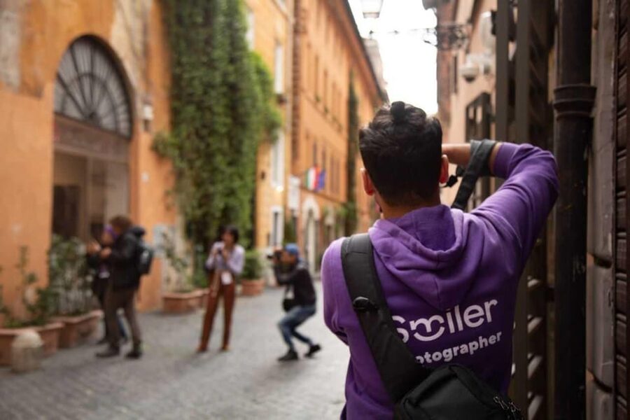 Seville: Professional Photoshoot at Plaza de España - Starting at Torre Norte and meeting your photographer