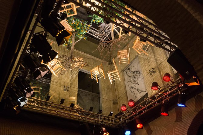 Seville: Puro Flamenco Show - Museo del Baile Flamenco - The performance: guitar, voice, and footwork