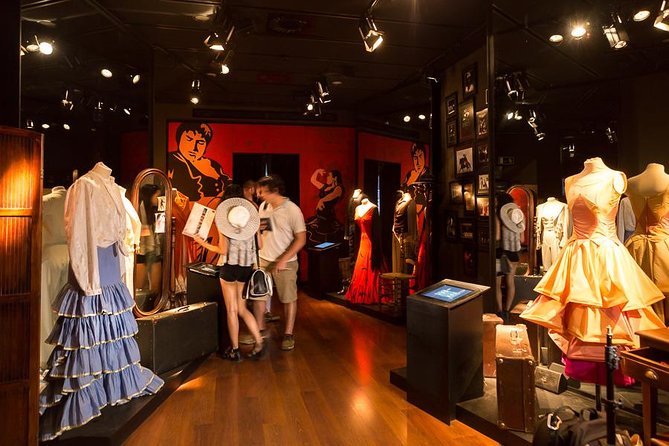 Seville: Puro Flamenco Show - Museo del Baile Flamenco - What makes the atmosphere memorable