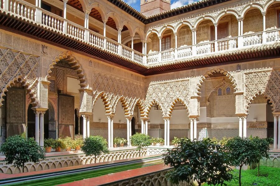 Seville: Royal Alcázar Entry Ticket - Why the Royal Alcázar feels different from other palaces