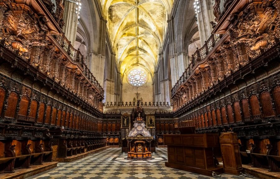 Seville: Small-Group Cathedral and Giralda Tour with Tickets - Starting at Plaza Virgen de los Reyes