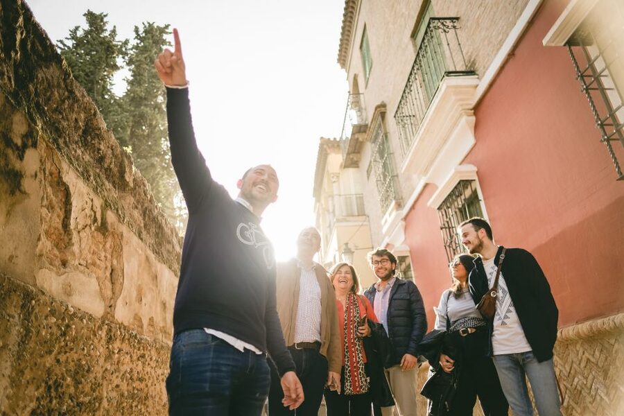 Seville: Small-Group Jewish Quarter Discovery Walking Tour - Santa Cruz Square and the former synagogue sites