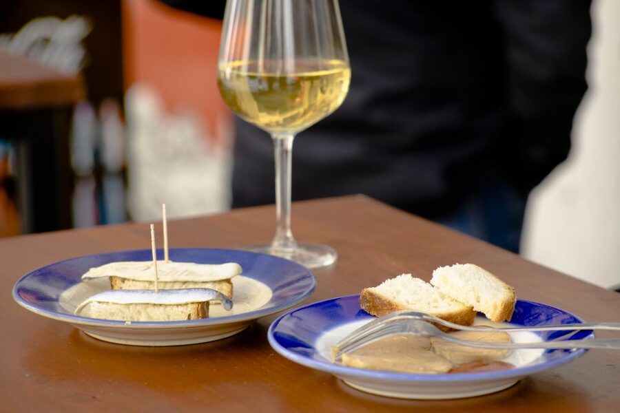 Seville: Tapas Crawl - Meeting at Catalina Casa de Comidas
