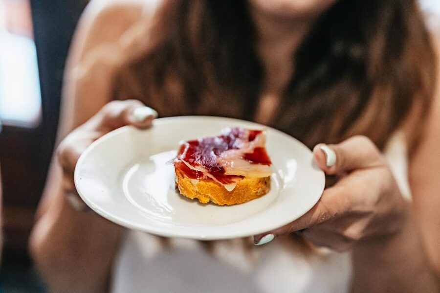 Seville: Tapas, Taverns and History Guided Walking Tour - Key points at a glance