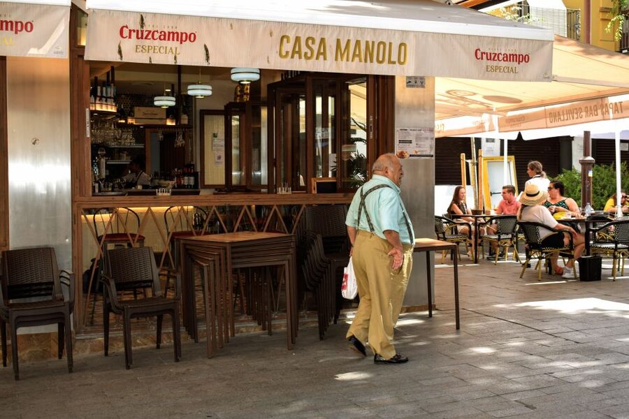Seville: Tapas, Taverns, and History Walking Tour - Meeting at Plaza de la Encarnación