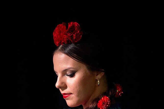Skip the Line: Tablao Flamenco Pura Esencia Ticket - A welcome drink, with tapas as an optional extra