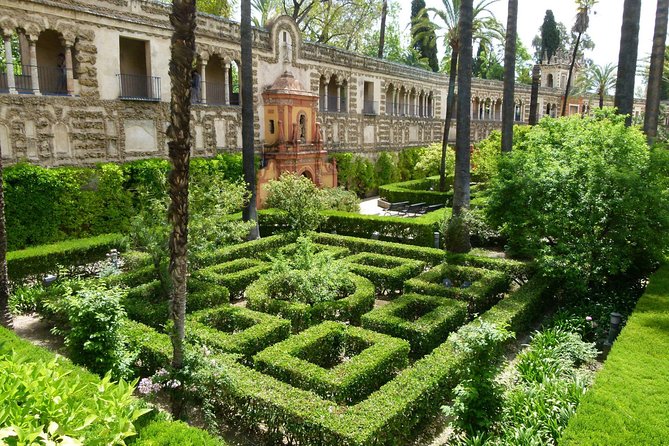 Small-Group Alcazar of Seville Guided Tour with entry ticket - Why the Alcázar works better with a guide