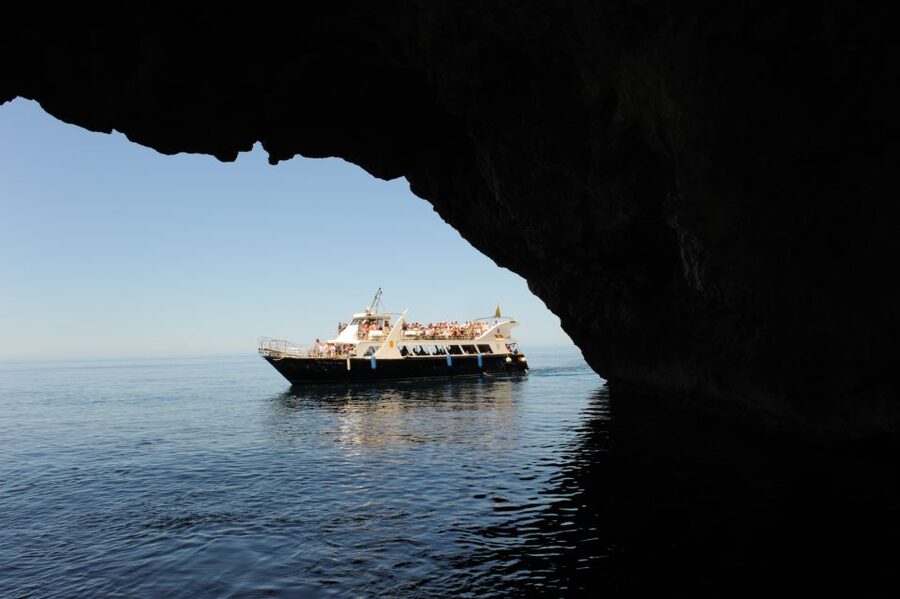 Sóller: Boat Trip to Sa Calobra and Torrent de Pareis - Arriving at Sa Calobra