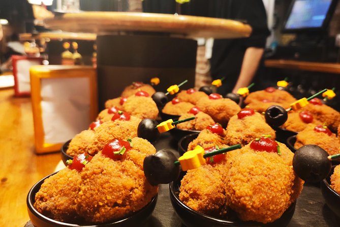 Spanish Wine and Tapas Tour in a Local Neighborhood in Barcelona - What the guide adds to the evening