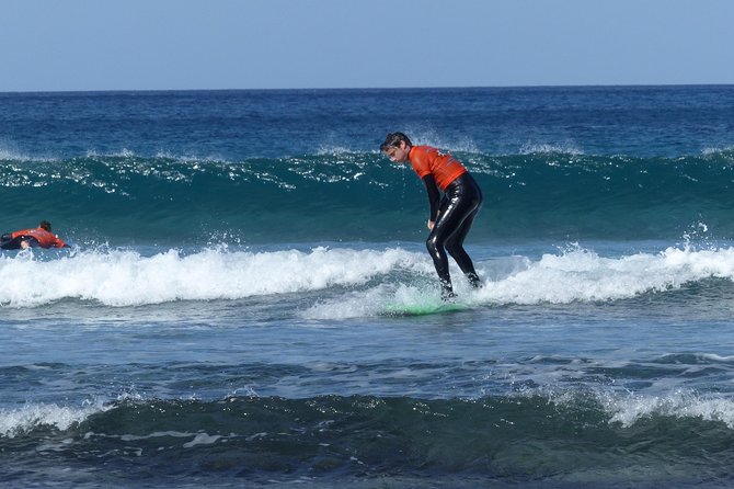 Surf class in Famara 9:15-12:00 or 11:45-14:30 (2h class) - Warm-up, theory, and first water practice