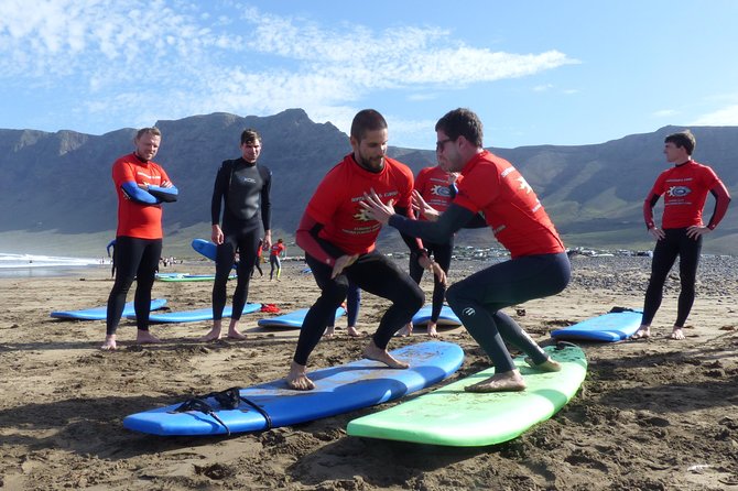 Surf class in Famara 9:15-12:00 or 11:45-14:30 (2h class) - What the teaching style means for beginners