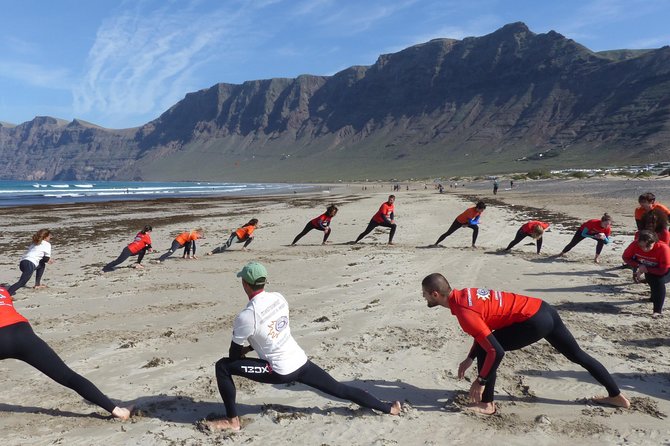 Surf class in Famara 9:15-12:00 or 11:45-14:30 (2h class) - Famara conditions and the weather factor