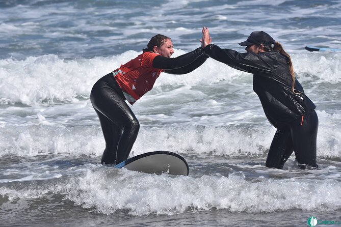 Surf lessons in Famara 9:15-14:30h (4 hours of class) - Starting at Calima Surf at 09:15