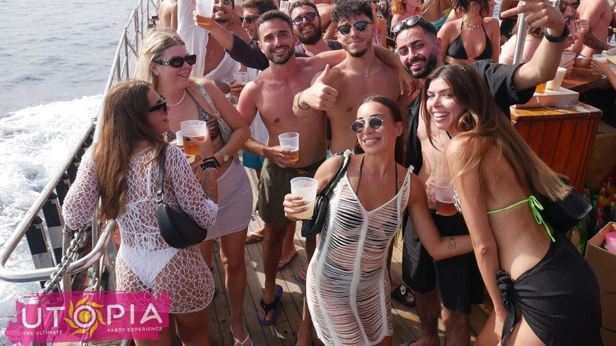 Tenerife: Boat Party with Open Bar and DJs - What kind of boat party is this?