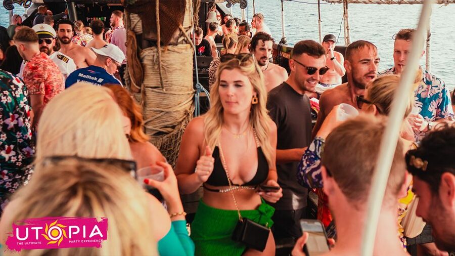 Tenerife: Boat Party with Open Bar and DJs - Music, dancing, and the crowd
